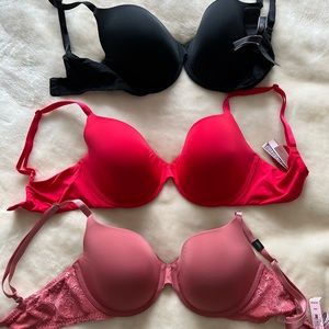 NEVER WORN- 34DD Victoria secret bras- tshirt, lightly lined